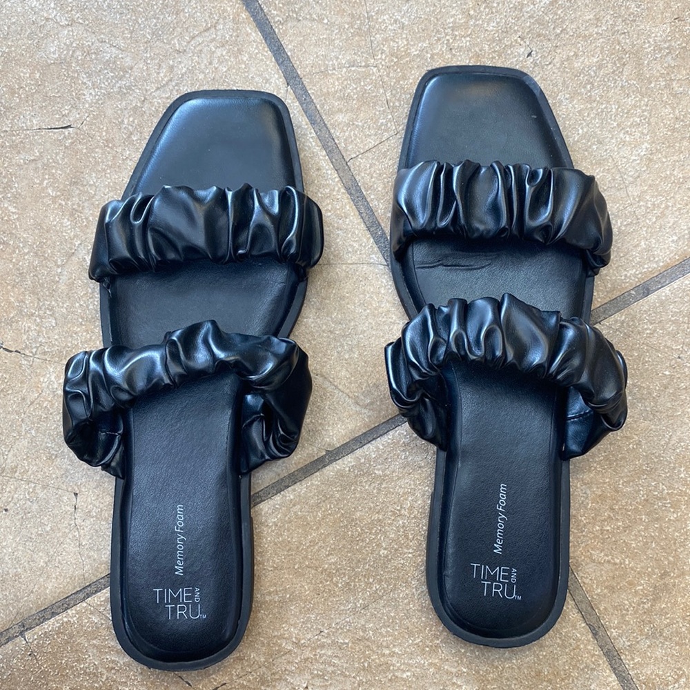 Straps sandals